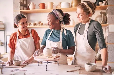 Pottery class, team workshop or women design sculpture mold, clay manufacturing 스톡 사진