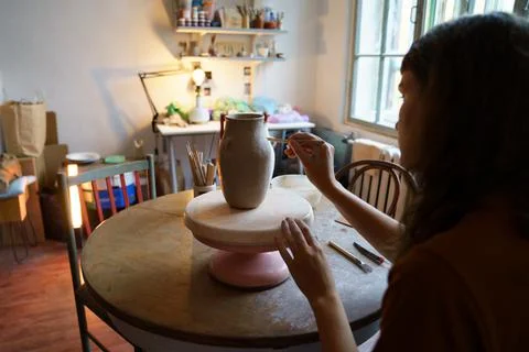 Pottery classes for starting craft studio entrepreneurship and business in Stock Photos