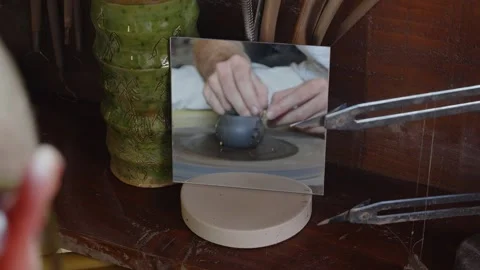 Pottery in a miror Vídeo Stock 167681002