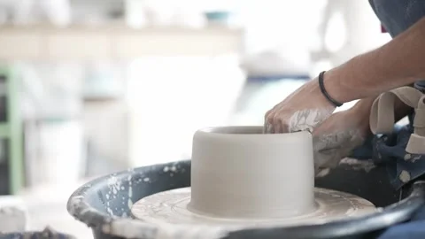 POTTERY WHEEL BOY 2 WORKING ON CERAMIC Vidéo 302383336