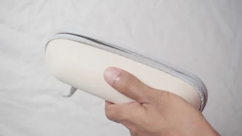Pouch opening and closing Stock Footage 321406176