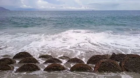 Pounding waves at Hamadi beach (Part 2) Stock Footage 171066674