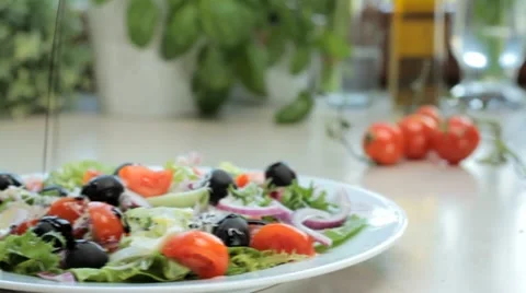 Pour balsamic sauce over the salad Stock Footage 12761383