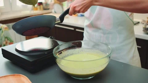 Pour the batter into the skillet. Pancake frying process Stock-Footage 252394792