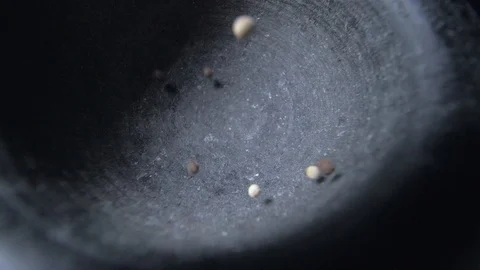 Pour black and white pepper into a mortar. Slow motion 库存影片 105618047