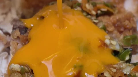 Pour cheese sauce Stock Footage 318965592
