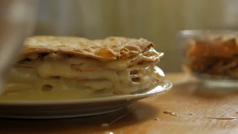 Pour cream on the cake Stock Footage 129170099