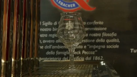 Pour draft beer Stock-Footage 119591895