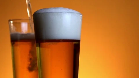 Pour in a glass of beer Video stock 73920569