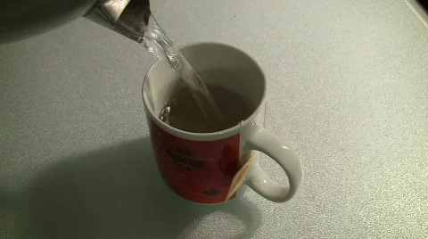Pour Hot Tea 動画素材 596545