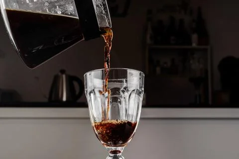 Pour-over alternative method of making coffee. Filter coffee brewing on black Foto stock