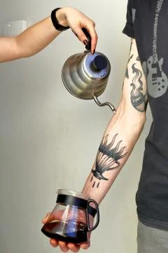 Pour over coffee brewing method process Stock-Fotos