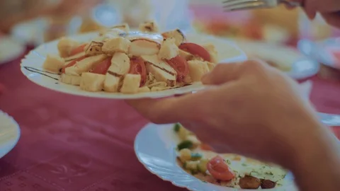 Pour the salad on a plate with a fork Stock Footage 129520236