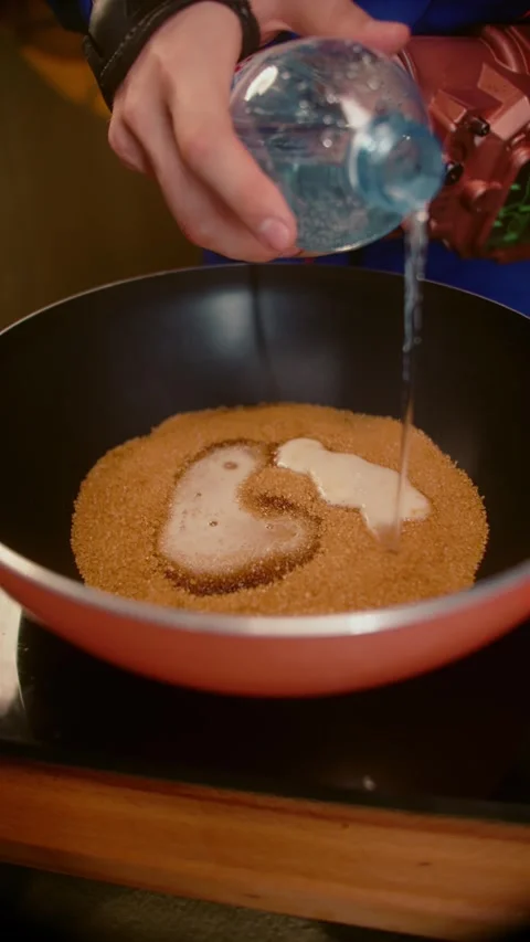 Pour Sparkling Water into a Pan Vídeos de archivo 283471083