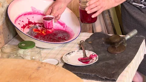 Pour Strawberry jam into a container 2 Video stock 325609711