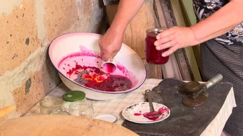 Pour Strawberry jam into a container 4 Video stock 325609918
