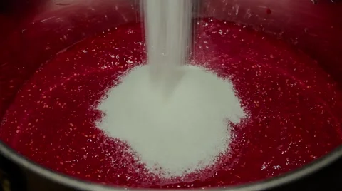 Poured sugar in jam 库存影片 63321546
