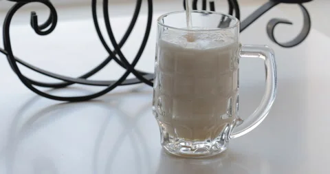 Pouring beer with bubbles and foam in glass Stock Footage 139764080