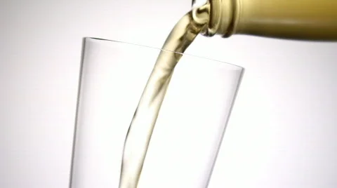 Pouring beer Video stock 781214