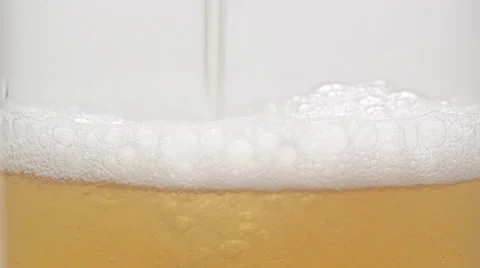 Pouring Beer Stockbeeldmateriaal 7734144