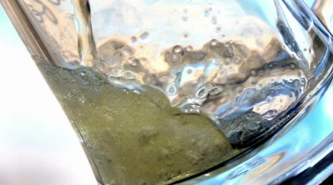 Pouring Beer Stockbeeldmateriaal 67887819