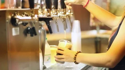 Pouring a beer at a local feast Video stock 47211690