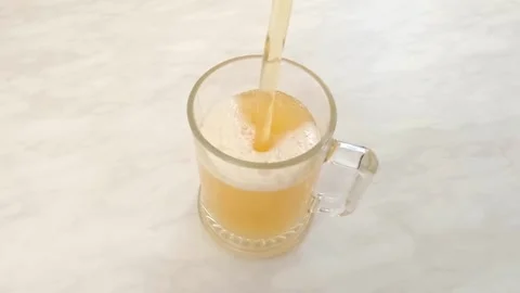 Pouring beer into a mug on the marble table texture Vídeos de archivo 271589834