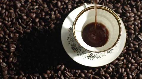 Pouring black filter coffee into a mug. Stock-Footage 236385391