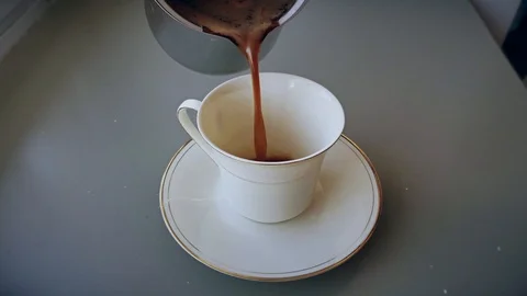 Pouring Boiling Coffee Into The Cup Vídeo Stock 86421045