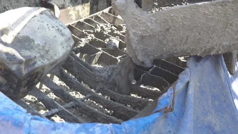 Pouring a building surface with cement Video stock 333009645