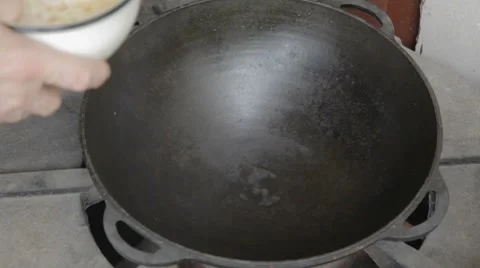 Pouring chicken fat from pan to cauldron Video stock 7752928