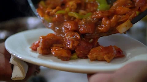 Pouring chicken gravy Video stock 146777562