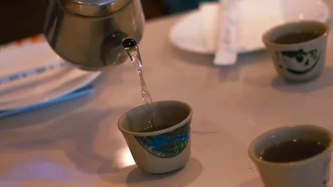 Pouring Chinese tea Video stock 90522539