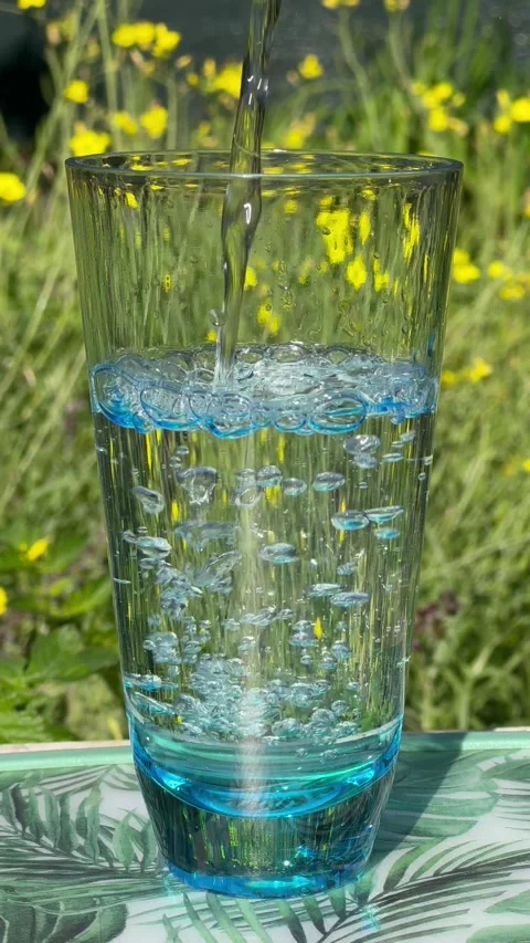 Pouring Clean Drinking Water into Glass with Natural Sound Видео 346721913