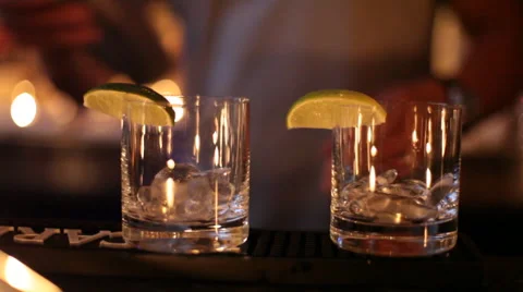 Pouring Cocktails Stockbeeldmateriaal 42125175