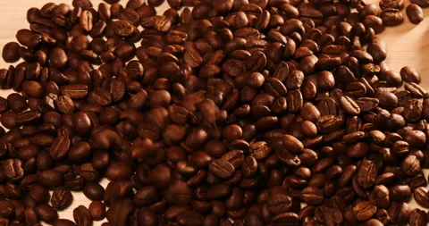 Pouring coffee beans 库存影片 162622277