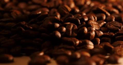 Pouring coffee beans 库存影片 162622324