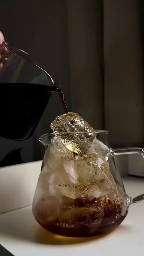 Pouring coffee Stock Footage 316746688