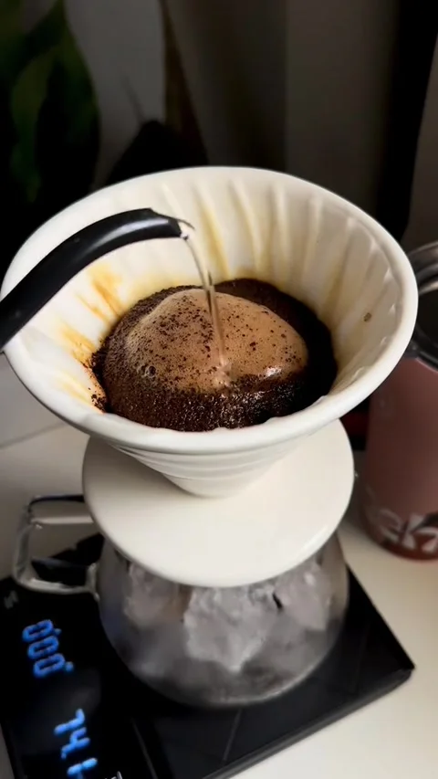 Pouring coffee Stock Footage 316746707