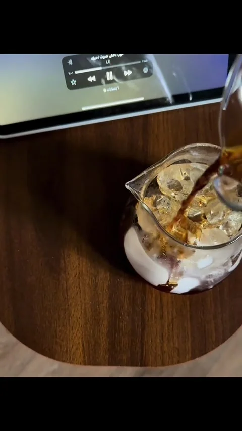 Pouring coffee Stock Footage 316746722