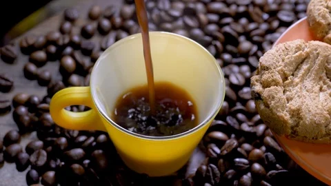 Pouring coffee in a mug Stock-Footage 88260254