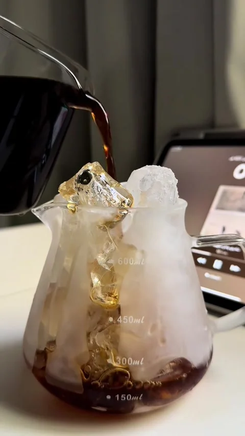 Pouring coffee from a pot Stock Footage 316746790