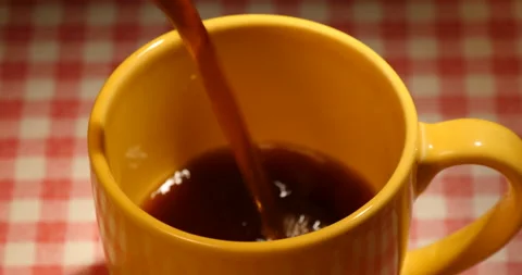 Pouring coffee into yellow cup 库存影片 162610929
