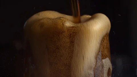 Pouring Cola With Splashing CO Bubbles. Closeup Shot. Vidéo 111786366