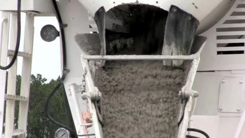 Pouring Concrete  Stockbeeldmateriaal 80937142