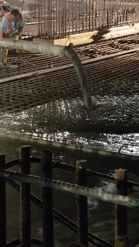 Pouring Concrete 動画素材 233364585
