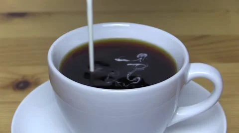 Pouring cream into coffee Video stock 45991392