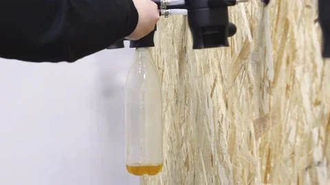 Pouring device in the draft store, hands seller pouring beer in plastic bottles Video stock 140355309