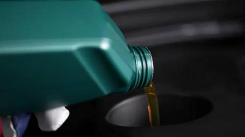 Pouring Engine Oil in a macro shot Video stock 250013007