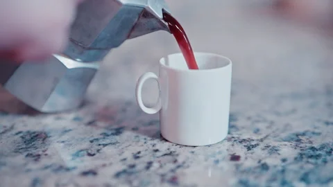 Pouring espresso into a white cup Stock-Footage 331158017